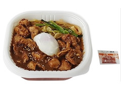 セブン-イレブン 半熟玉子で食べる鶏ちゃん焼き丼 商品写真