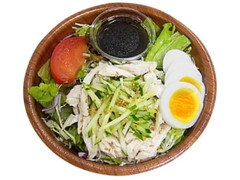 華味鳥のシャキシャキ野菜サラダ