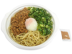 セブン-イレブン お好みで辛さUP！半熟玉子付汁なし担々麺