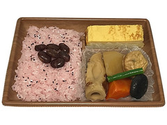 セブン-イレブン ふんわり厚焼き玉子の赤飯弁当 商品写真