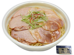 セブン-イレブン 熟成中華麺Wチャーシュー麺 商品写真