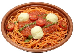 モッツァレラチーズのトマトソースパスタ