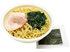 炊き出し豚骨の家系ラーメン