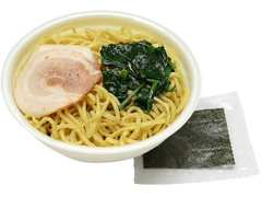 炊き出し豚骨の家系ラーメン