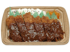 セブン-イレブン ど～んと！チキンカツ弁当 金胡麻入りソース 商品写真