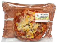 セブン-イレブン トマトとチーズのもっちりピザパン 商品写真