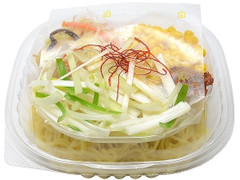 セブン-イレブン シャキシャキねぎ盛り冷たい味噌ラーメン 商品写真