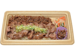 セブン-イレブン 炭火焼ねぎ塩牛たん＆たんそぼろ弁当 商品写真