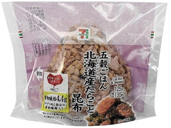 セブン-イレブン 五穀ごはんおむすび 北海道産たらこと昆布 商品写真