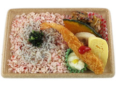 セブン-イレブン もち麦もっちり！梅しらす御飯弁当