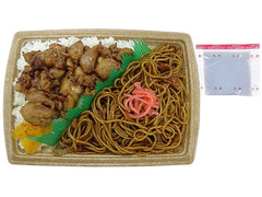 セブン-イレブン とりかば＆焼きそば弁当 とりかば用タレ付 商品写真