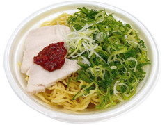 セブン-イレブン 熟成中華麺！鶏白湯ラーメン 辛味噌入り 商品写真