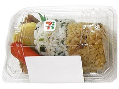 セブン-イレブン おむすび＆おかずセット 鮭わかめ・鶏めし 商品写真