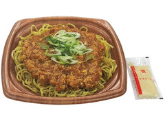 セブン-イレブン 旨辛！辛麺焼そば 商品写真