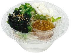 セブン-イレブン 長芋とオクラの豆腐サラダ 商品写真