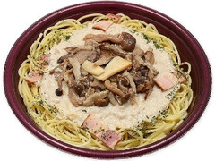 4種きのこのクリームパスタ