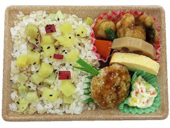 セブン-イレブン もち麦もっちり！さつま芋ごはんのお弁当 商品写真