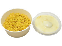 セブン-イレブン 白いチーズソースのキーマカレー 温玉入り 商品写真