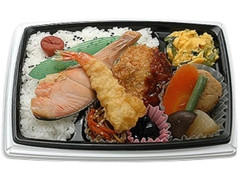 秋鮭とチキンカツの七菜幕の内弁当