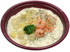 セブン-イレブン 3種魚介のクラムチャウダーパスタ