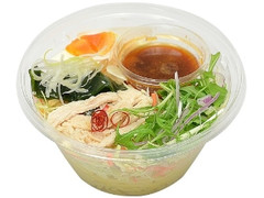 セブン-イレブン 野菜と食べる ピリ辛ラーメンサラダ