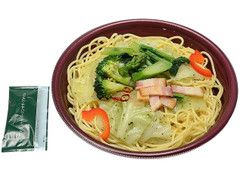 セブン-イレブン 6種野菜とベーコンのペペロンチーノ 商品写真