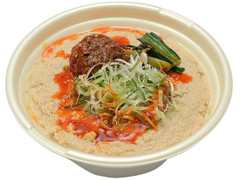 セブン-イレブン 熟成中華麺ごま豆乳仕立の担々麺 商品写真
