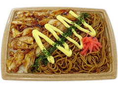 セブン-イレブン ガツ盛り！鶏の甘辛揚げ＆ソース焼きそば 商品写真