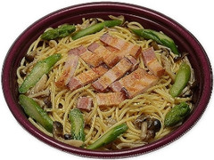 アスパラとベーコンのバター醤油パスタ