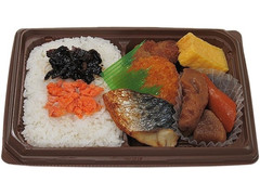 セブン-イレブン 7種おかずのお弁当 塩サバの炭火焼 商品写真