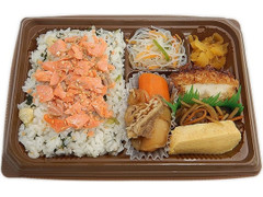 セブン-イレブン 紅鮭ごはん幕の内弁当 商品写真