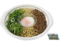 セブン-イレブン ぶちうま辛！汁なし担担麺 商品写真