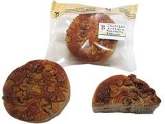 セブン-イレブン ごろごろくるみとメープルのパン