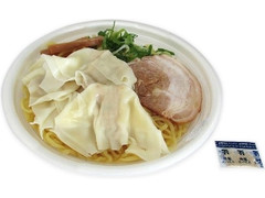 鶏ガラスープが自慢塩ワンタン麺