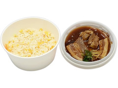 セブン-イレブン 味しみ豚角煮チャーハン 商品写真