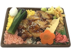 セブン-イレブン ぎっしりおかずをのせた小海老の炊込みご飯