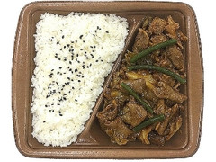 大盛ごはん 豚肉とホルモンの辛味噌炒め弁当