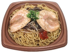 焦がしニンニクの風味広がる豚骨焼ラーメン