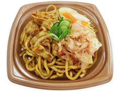 セブン-イレブン 甘辛たれの豚肉焼うどん 商品写真