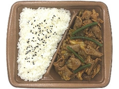 セブン-イレブン 大盛ごはん 豚肉とホルモンの辛味噌炒め弁当