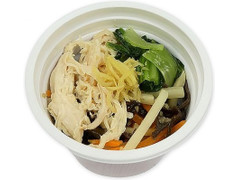 セブン-イレブン 86kcal蒸し鶏と生姜の平春雨スープ 商品写真