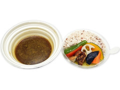 セブン-イレブン チキンと7種野菜のスープカレー 赤米入り 商品写真