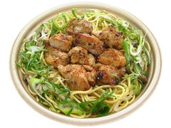 セブン-イレブン 炭火焼チキンとだし醤油の和風パスタ