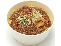 セブン-イレブン ピリ辛肉味噌あんのジャージャー麺 商品写真