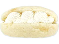 白いホイップのメロンパン