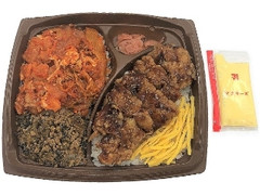 セブン-イレブン Wメイン弁当 豚キムチ×甘辛チキン