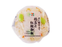 セブン-イレブン 枝豆と紅鮭御飯のおむすび 商品写真