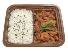 セブン-イレブン 豚ホルモン辛味噌炒め弁当 越後味噌使用