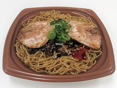 黒マー油の風味広がる豚骨焼ラーメン