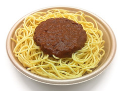 セブン-イレブン 完熟トマトソースと牛肉の旨味のミートパスタ 商品写真